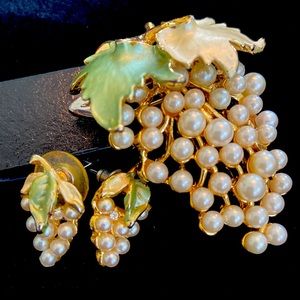 Vintage faux pearl with random rhinestone diamonds brooch with matching earrings